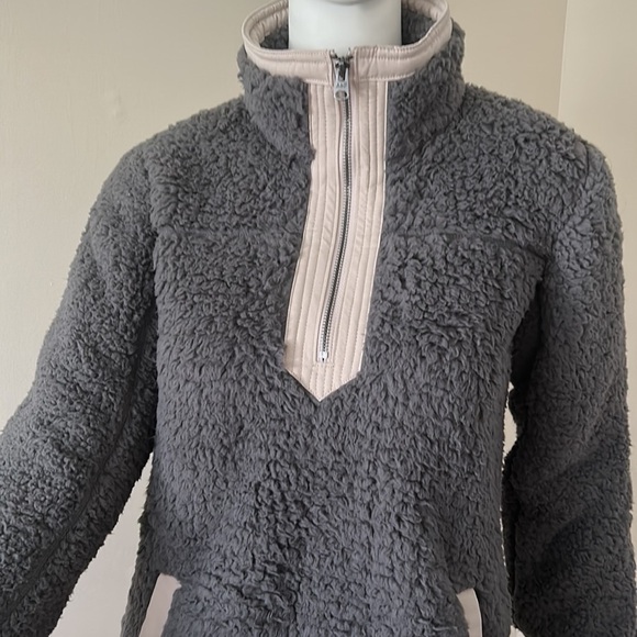 (NWT) Abercrombie & Fitch Grey Super Soft Sherpa Fleece Pullover, Small - Picture 16 of 17